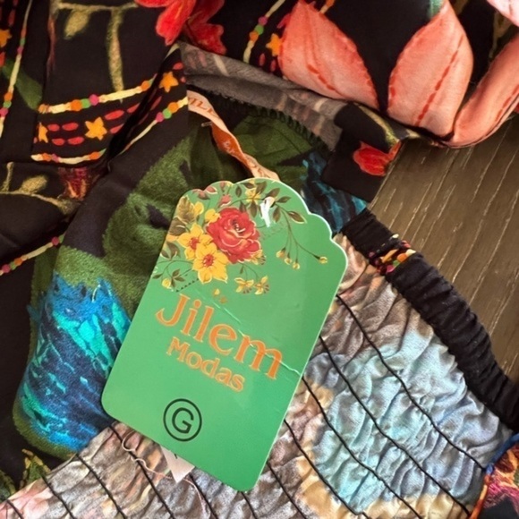 Jijlem Tropical Cropped Top With Own Back - Picture 10 of 10